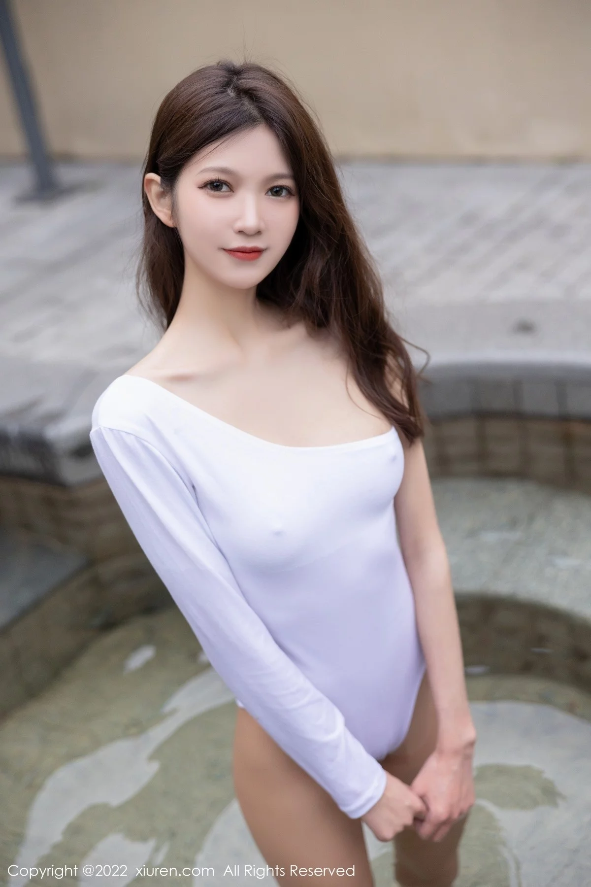 [[XiuRen秀人网]秀人网]No.5093_模特程程程厦门旅拍半脱露白色轻透收身衣配开档肉丝诱惑写真78P