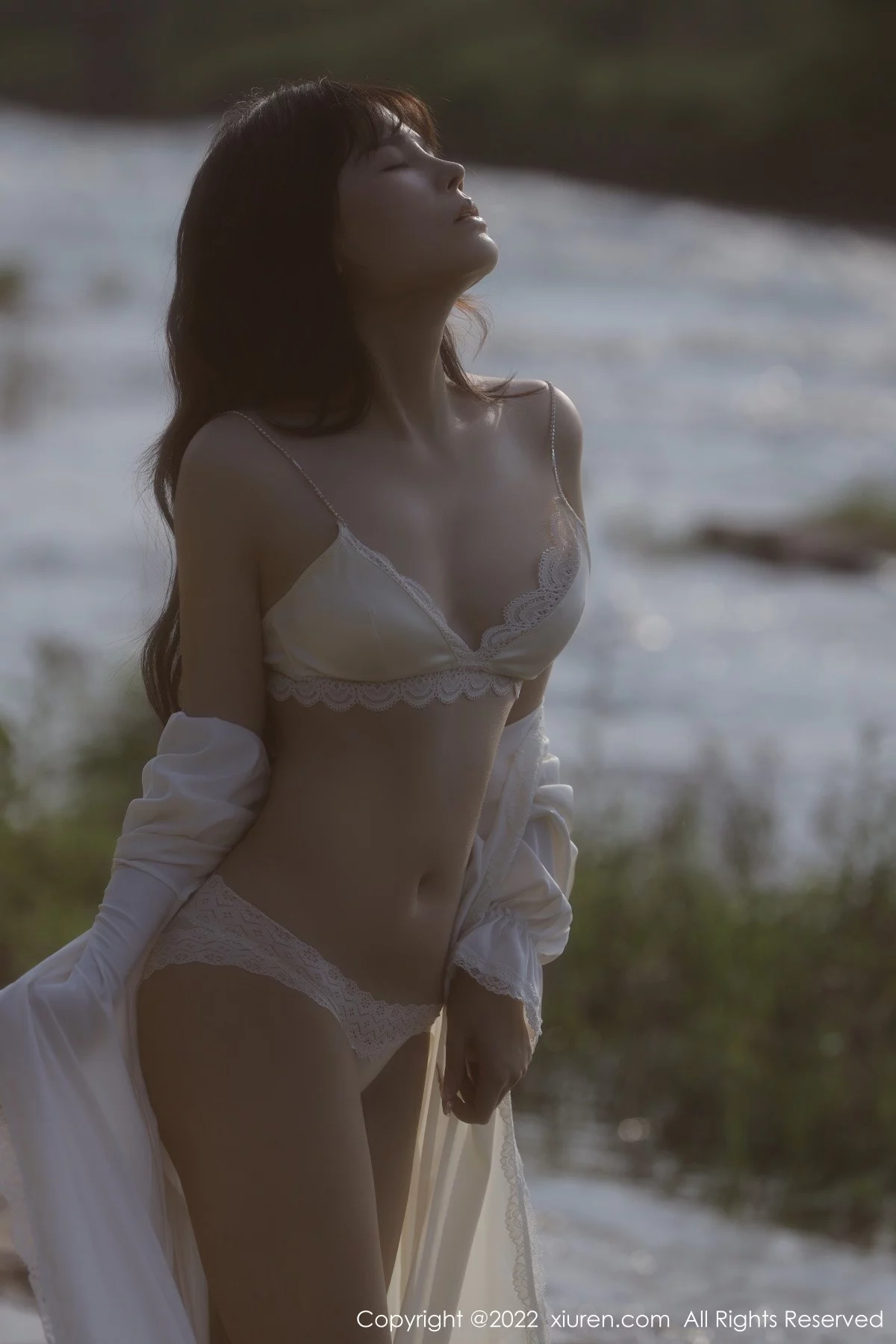 [[XiuRen秀人网]秀人网]No.5098_模特许嘉欣脱白色轻透长衫露白色蕾丝内衣秀曼妙身材诱惑写真66P