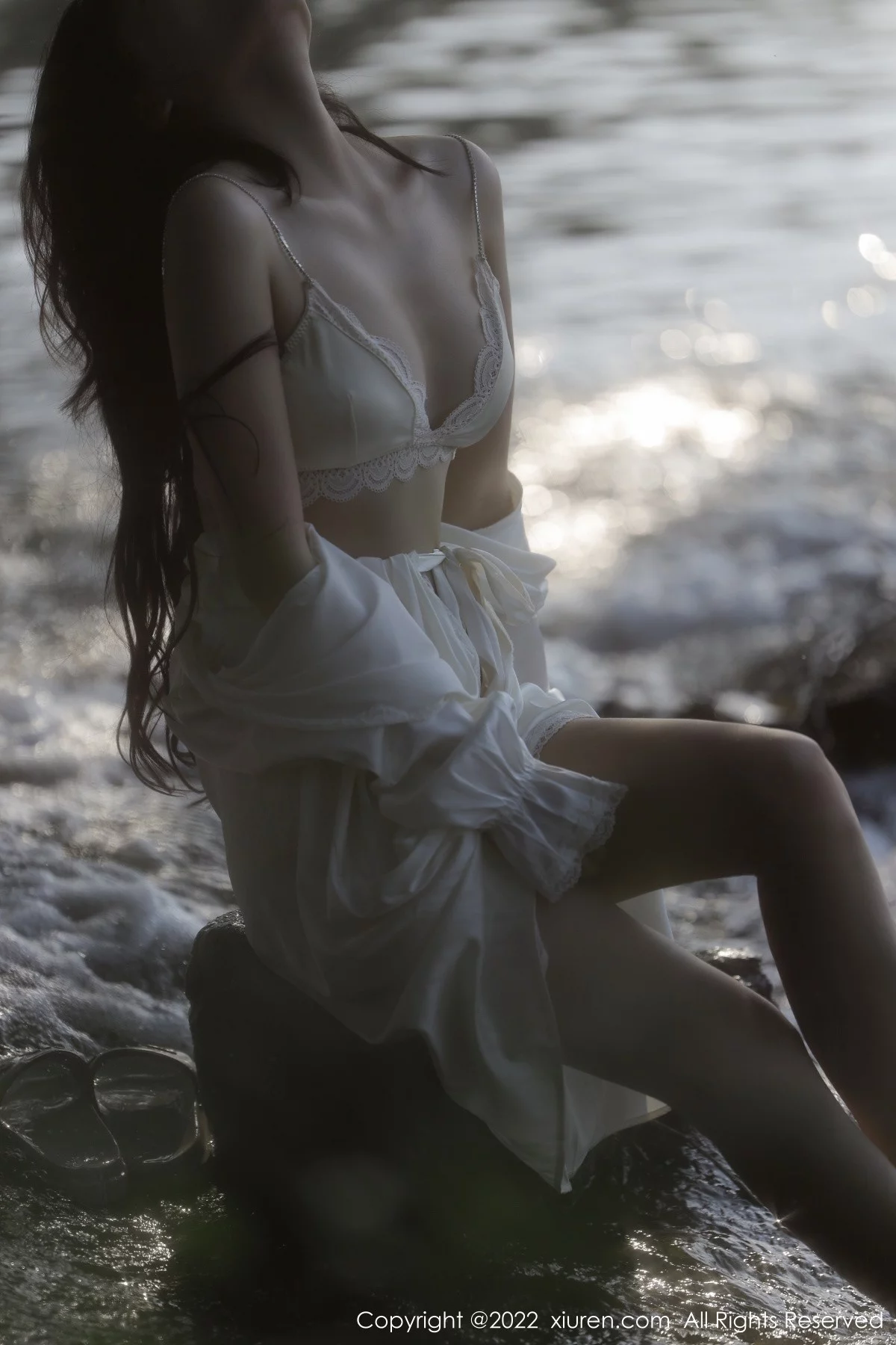 [[XiuRen秀人网]秀人网]No.5098_模特许嘉欣脱白色轻透长衫露白色蕾丝内衣秀曼妙身材诱惑写真66P