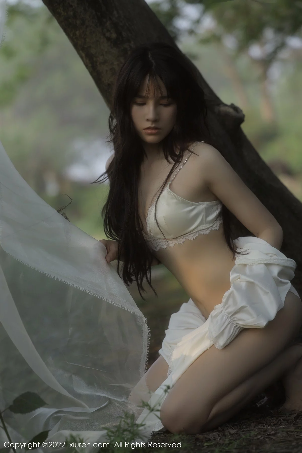 [[XiuRen秀人网]秀人网]No.5098_模特许嘉欣脱白色轻透长衫露白色蕾丝内衣秀曼妙身材诱惑写真66P