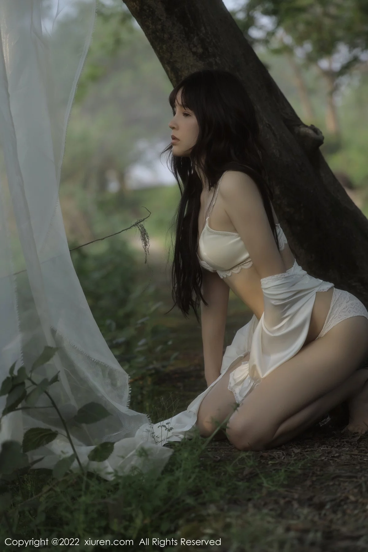 [[XiuRen秀人网]秀人网]No.5098_模特许嘉欣脱白色轻透长衫露白色蕾丝内衣秀曼妙身材诱惑写真66P