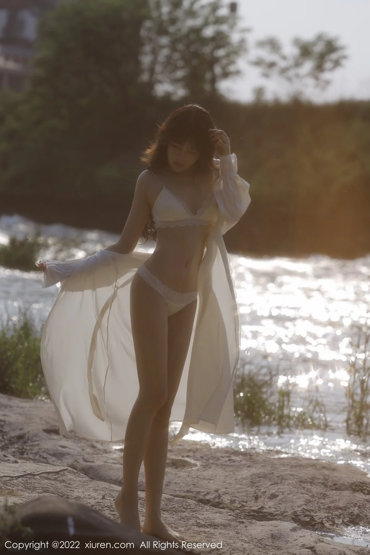 [[XiuRen秀人网]秀人网]No.5098_模特许嘉欣脱白色轻透长衫露白色蕾丝内衣秀曼妙身材诱惑写真66P