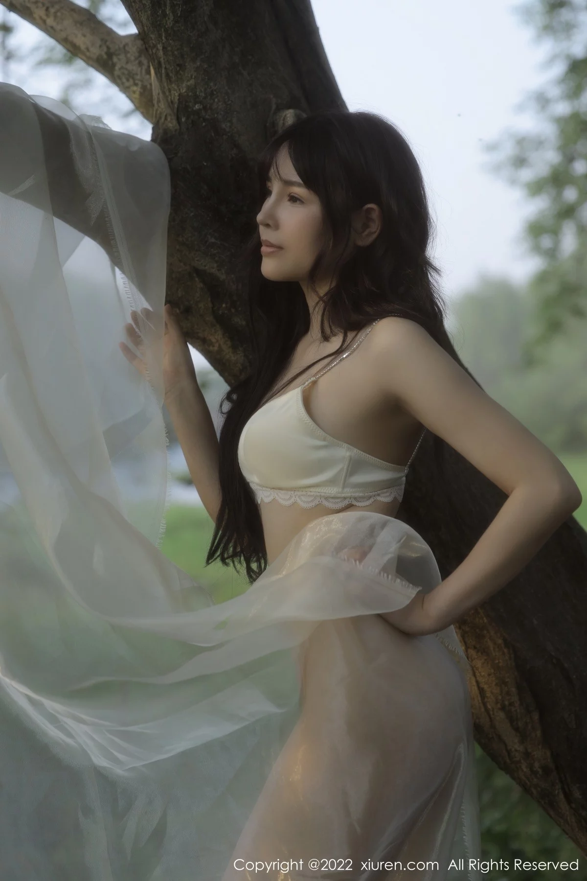 [[XiuRen秀人网]秀人网]No.5098_模特许嘉欣脱白色轻透长衫露白色蕾丝内衣秀曼妙身材诱惑写真66P