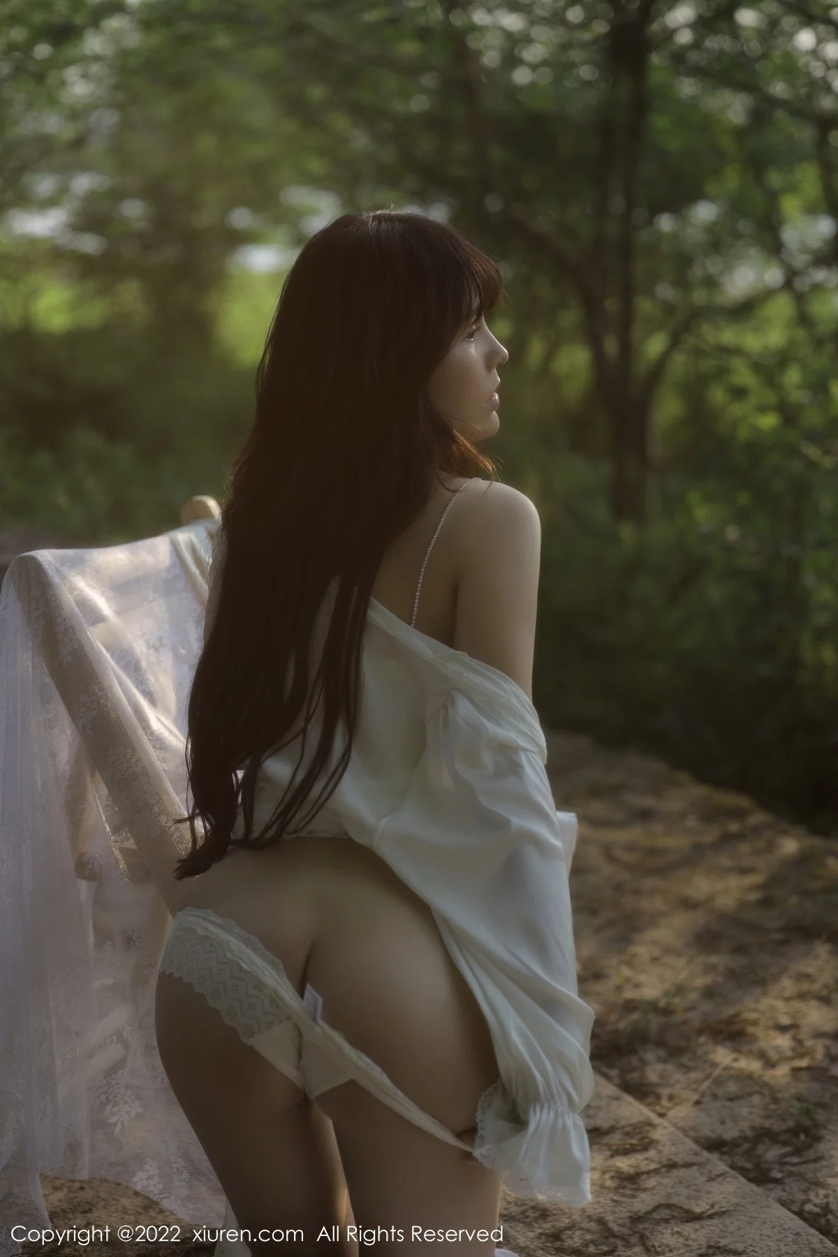 [[XiuRen秀人网]秀人网]No.5098_模特许嘉欣脱白色轻透长衫露白色蕾丝内衣秀曼妙身材诱惑写真66P