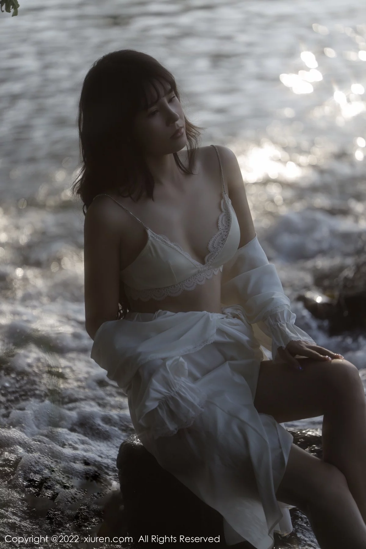 [[XiuRen秀人网]秀人网]No.5098_模特许嘉欣脱白色轻透长衫露白色蕾丝内衣秀曼妙身材诱惑写真66P