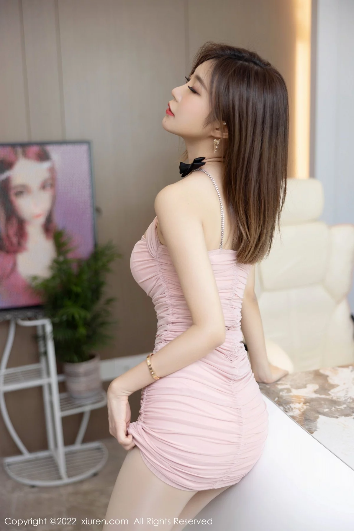 [[XiuRen秀人网]秀人网]No.5101_女神绮里嘉ula海南心愿旅拍性感粉色连衣裙配原色丝袜诱惑写真56P