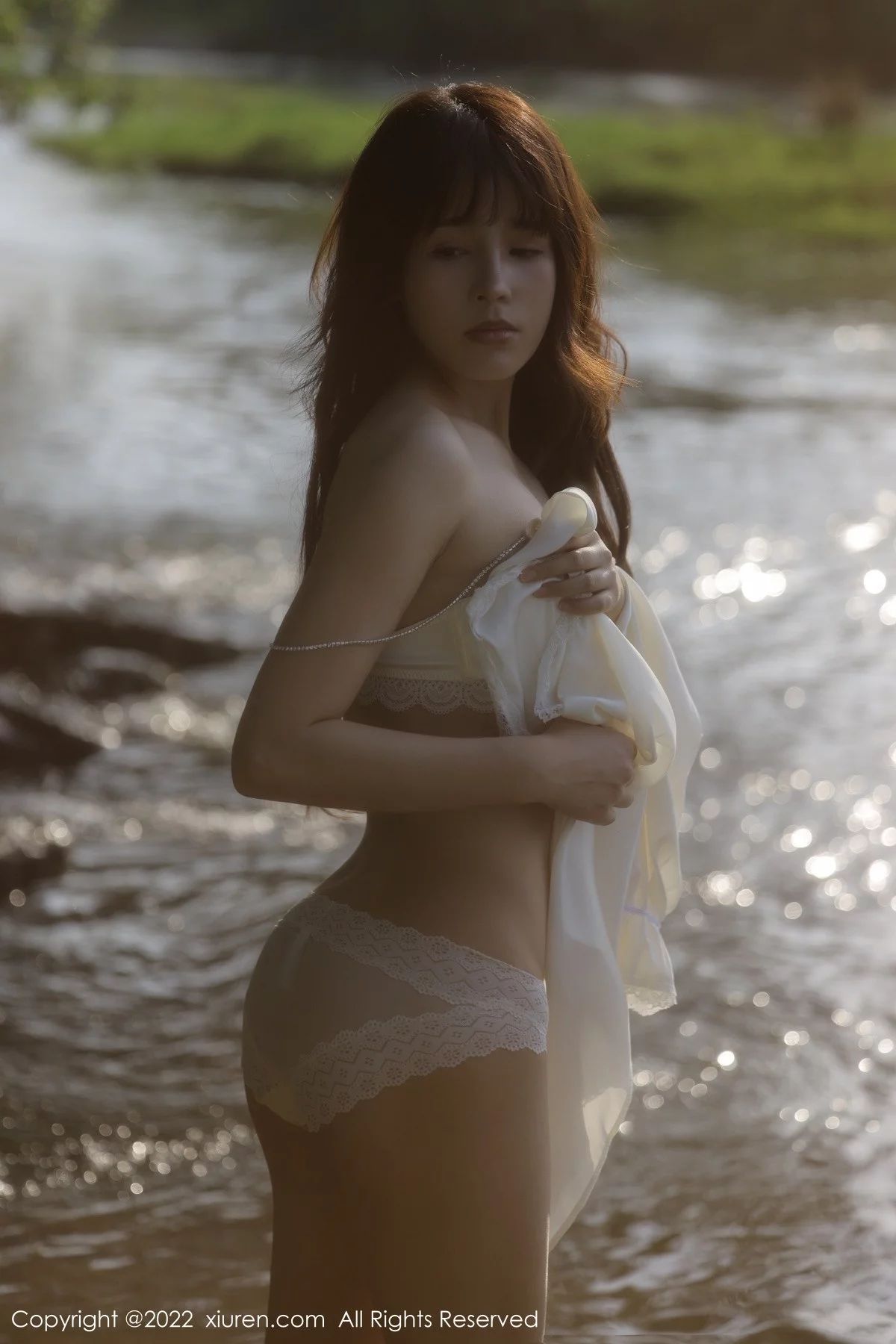 [[XiuRen秀人网]秀人网]No.5098_模特许嘉欣脱白色轻透长衫露白色蕾丝内衣秀曼妙身材诱惑写真66P