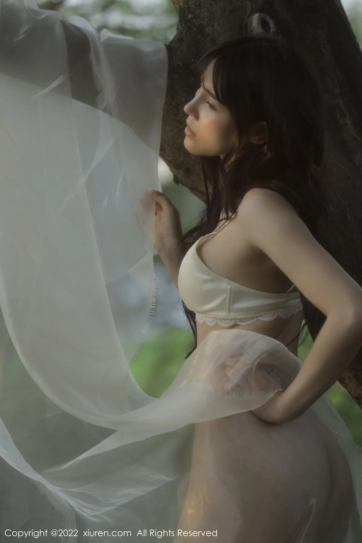 [[XiuRen秀人网]秀人网]No.5098_模特许嘉欣脱白色轻透长衫露白色蕾丝内衣秀曼妙身材诱惑写真66P