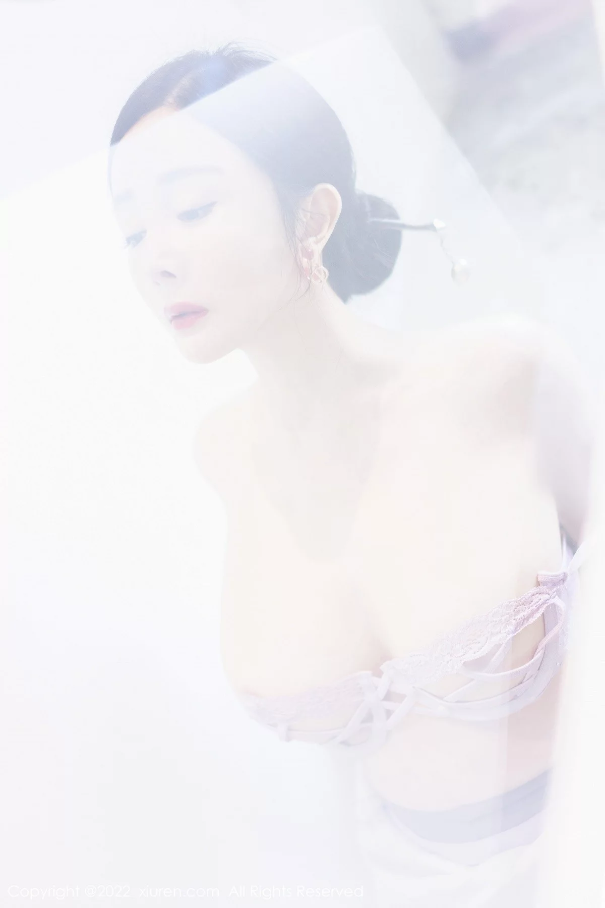 [[XiuRen秀人网]秀人网]No.5100_模特允爾大理旅拍性感蓝色图纹旗袍配超薄无内灰丝撩人诱惑写真70P