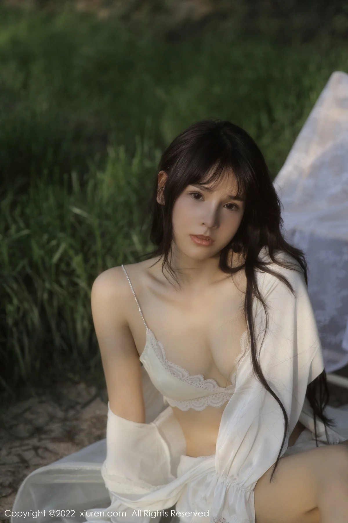 [[XiuRen秀人网]秀人网]No.5098_模特许嘉欣脱白色轻透长衫露白色蕾丝内衣秀曼妙身材诱惑写真66P