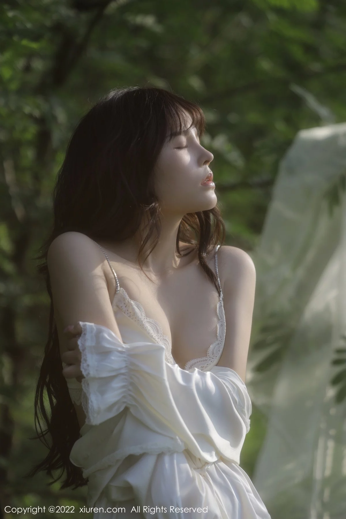 [[XiuRen秀人网]秀人网]No.5098_模特许嘉欣脱白色轻透长衫露白色蕾丝内衣秀曼妙身材诱惑写真66P