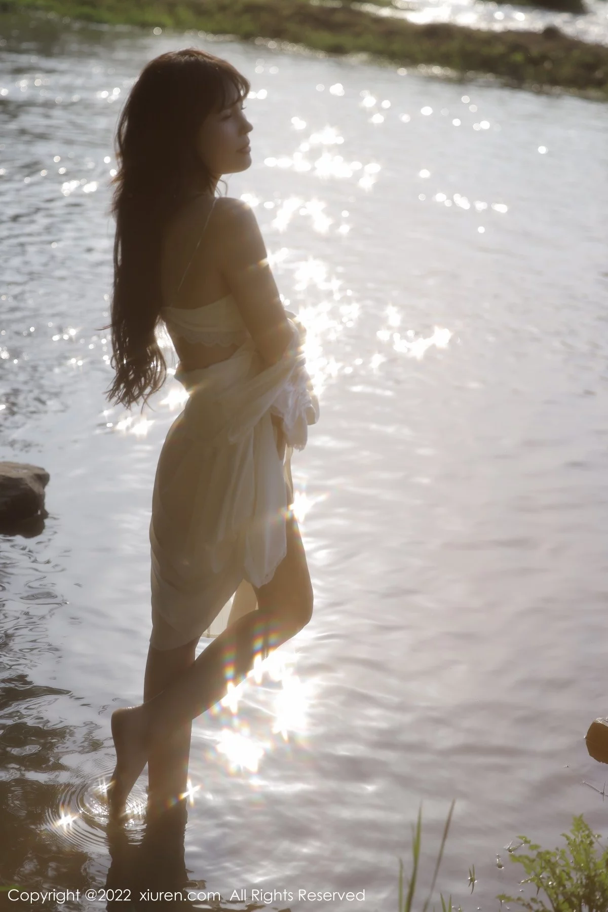 [[XiuRen秀人网]秀人网]No.5098_模特许嘉欣脱白色轻透长衫露白色蕾丝内衣秀曼妙身材诱惑写真66P