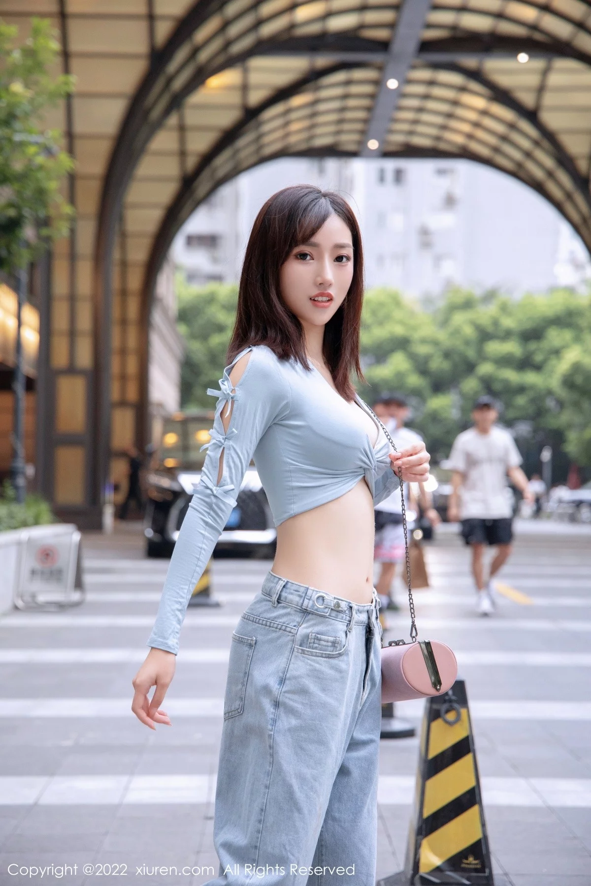 [[XiuRen秀人网]秀人网]No.5097_模特西门小玉半脱牛仔裤露破烂黑丝黑色丁字裤秀翘臀诱惑写真67P