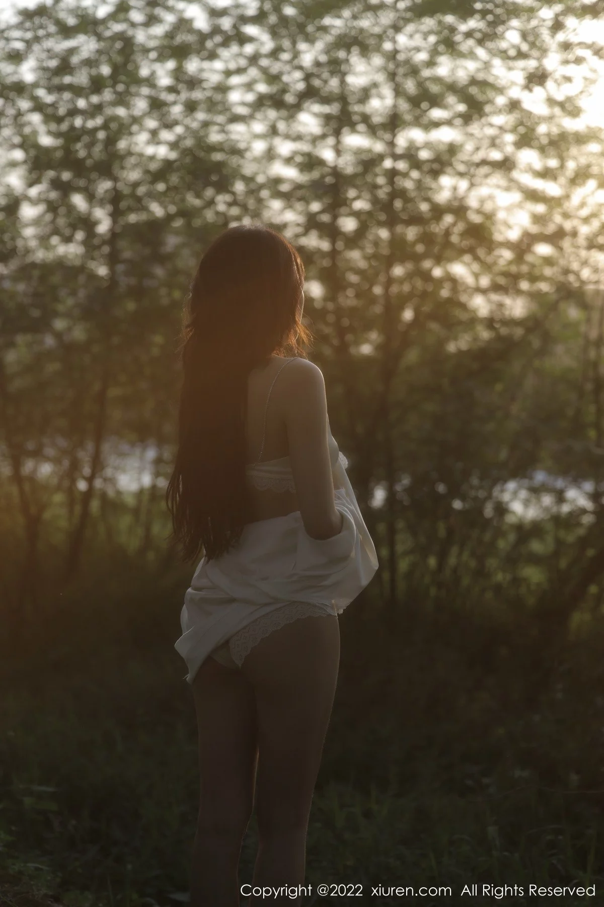 [[XiuRen秀人网]秀人网]No.5098_模特许嘉欣脱白色轻透长衫露白色蕾丝内衣秀曼妙身材诱惑写真66P