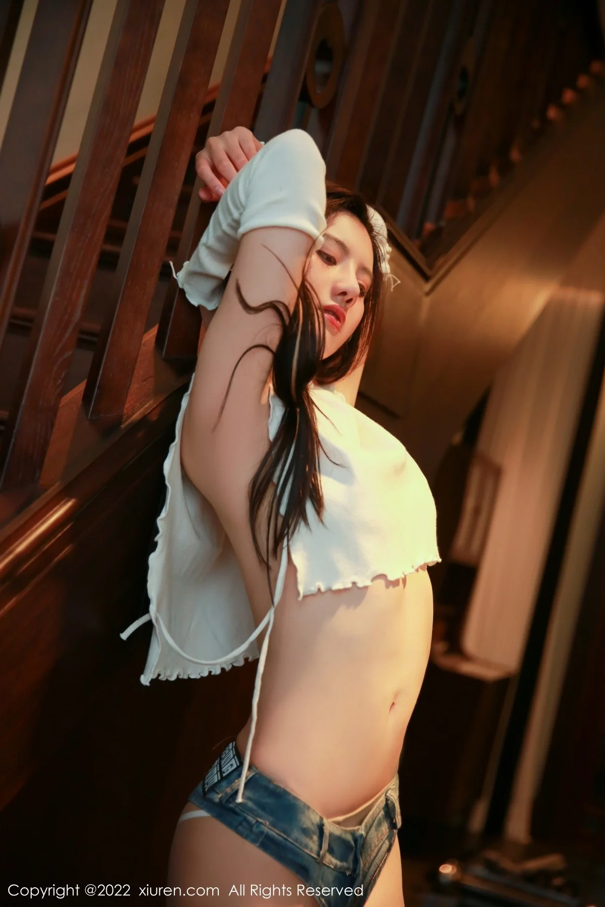 [[XiuRen秀人网]秀人网]No.5099_模特就是阿朱啊私房超短牛仔裤配开档肉丝半脱秀翘臀诱惑写真71P