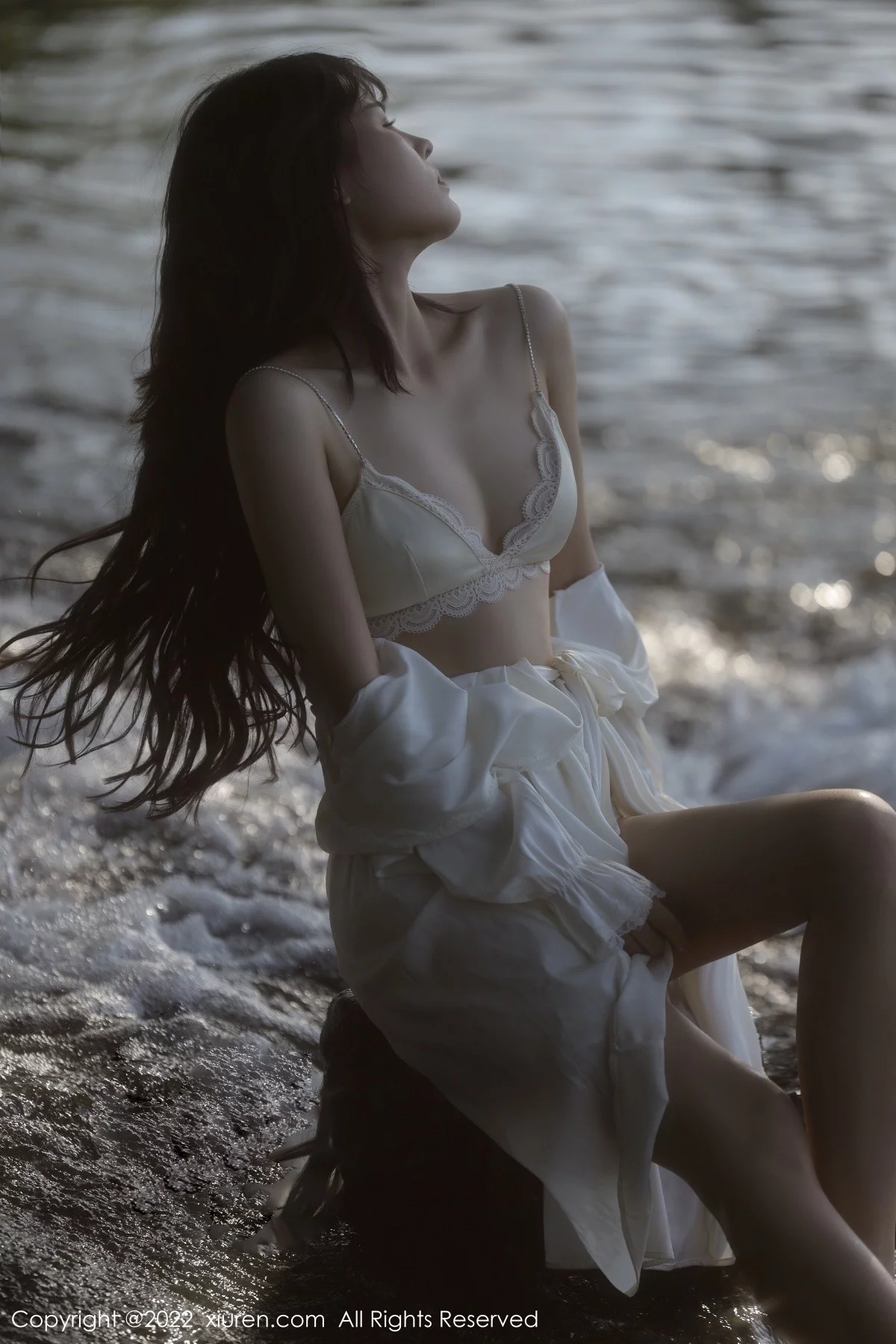 [[XiuRen秀人网]秀人网]No.5098_模特许嘉欣脱白色轻透长衫露白色蕾丝内衣秀曼妙身材诱惑写真66P