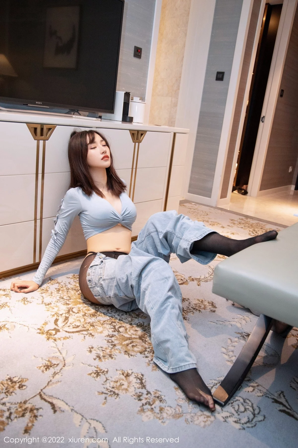 [[XiuRen秀人网]秀人网]No.5097_模特西门小玉半脱牛仔裤露破烂黑丝黑色丁字裤秀翘臀诱惑写真67P