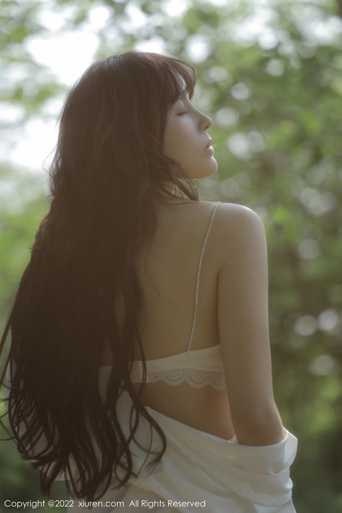 [[XiuRen秀人网]秀人网]No.5098_模特许嘉欣脱白色轻透长衫露白色蕾丝内衣秀曼妙身材诱惑写真66P