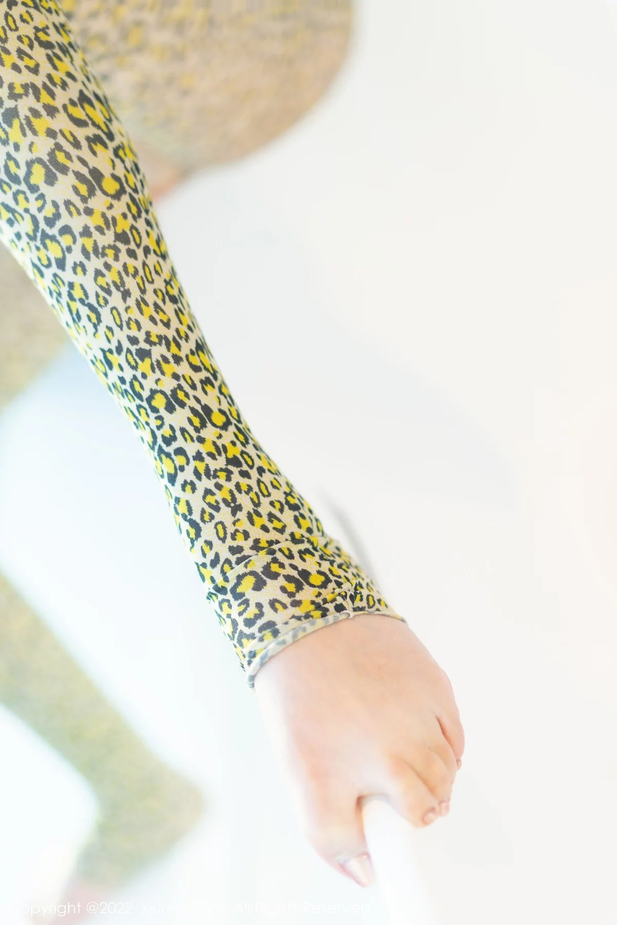 [[XiuRen秀人网]秀人网]No.5113_模特允爾私房脱黄色收身服饰露豹纹连体衣秀丰满身材诱惑写真60P