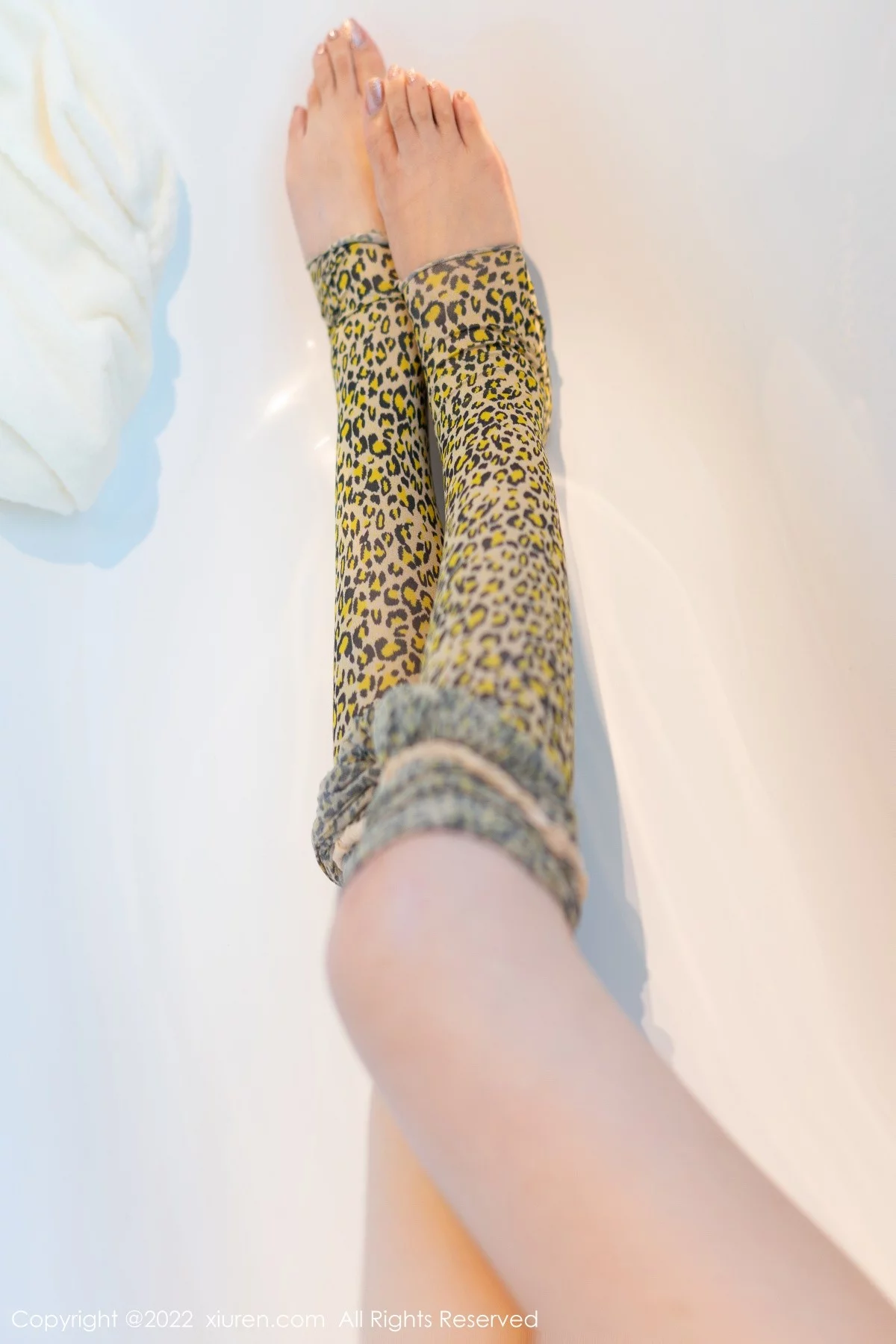 [[XiuRen秀人网]秀人网]No.5113_模特允爾私房脱黄色收身服饰露豹纹连体衣秀丰满身材诱惑写真60P