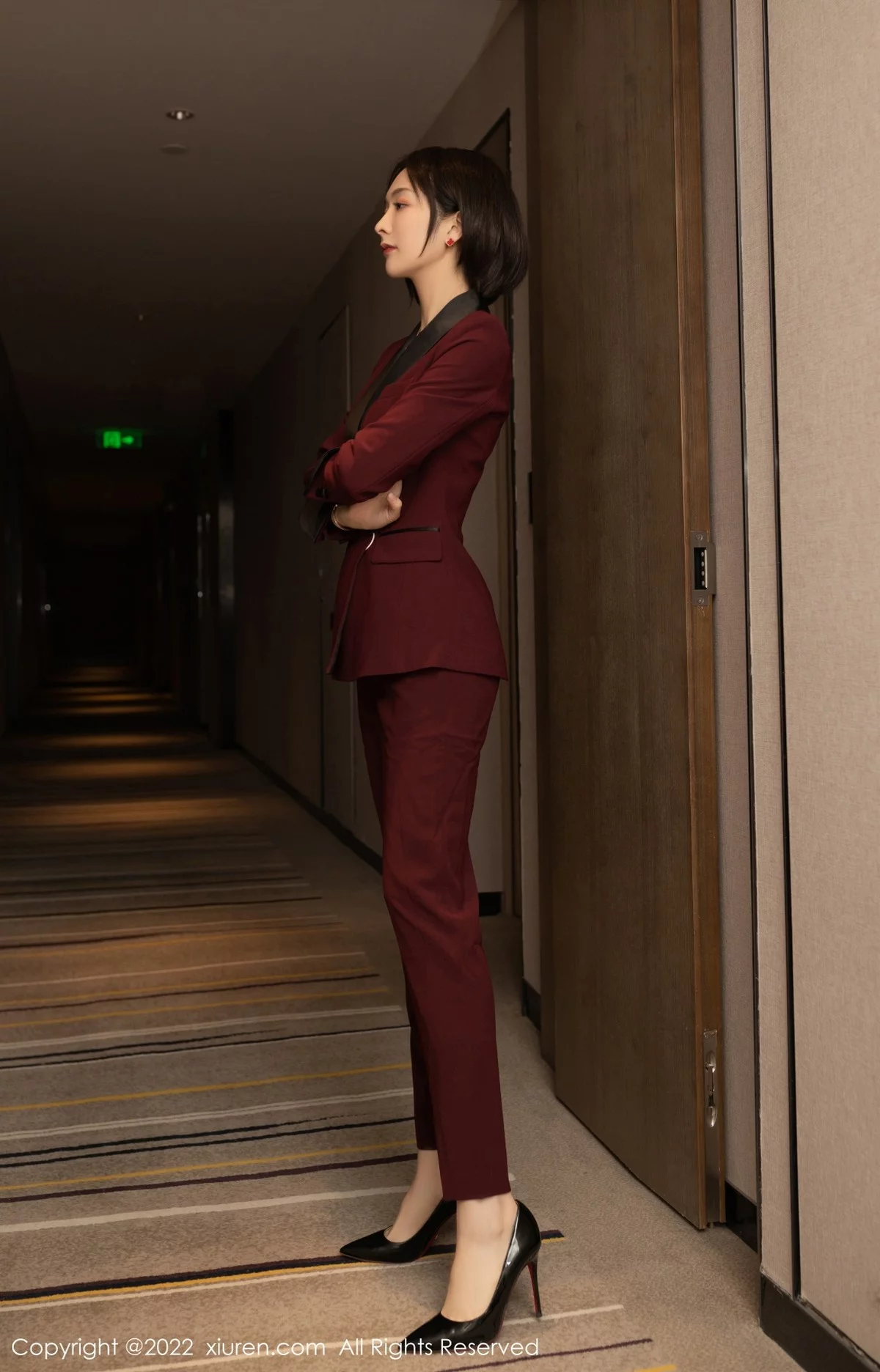 [[XiuRen秀人网]秀人网]No.5111_女神Angela小热巴女老板角色扮演半脱露红色蕾丝内衣诱惑写真72P