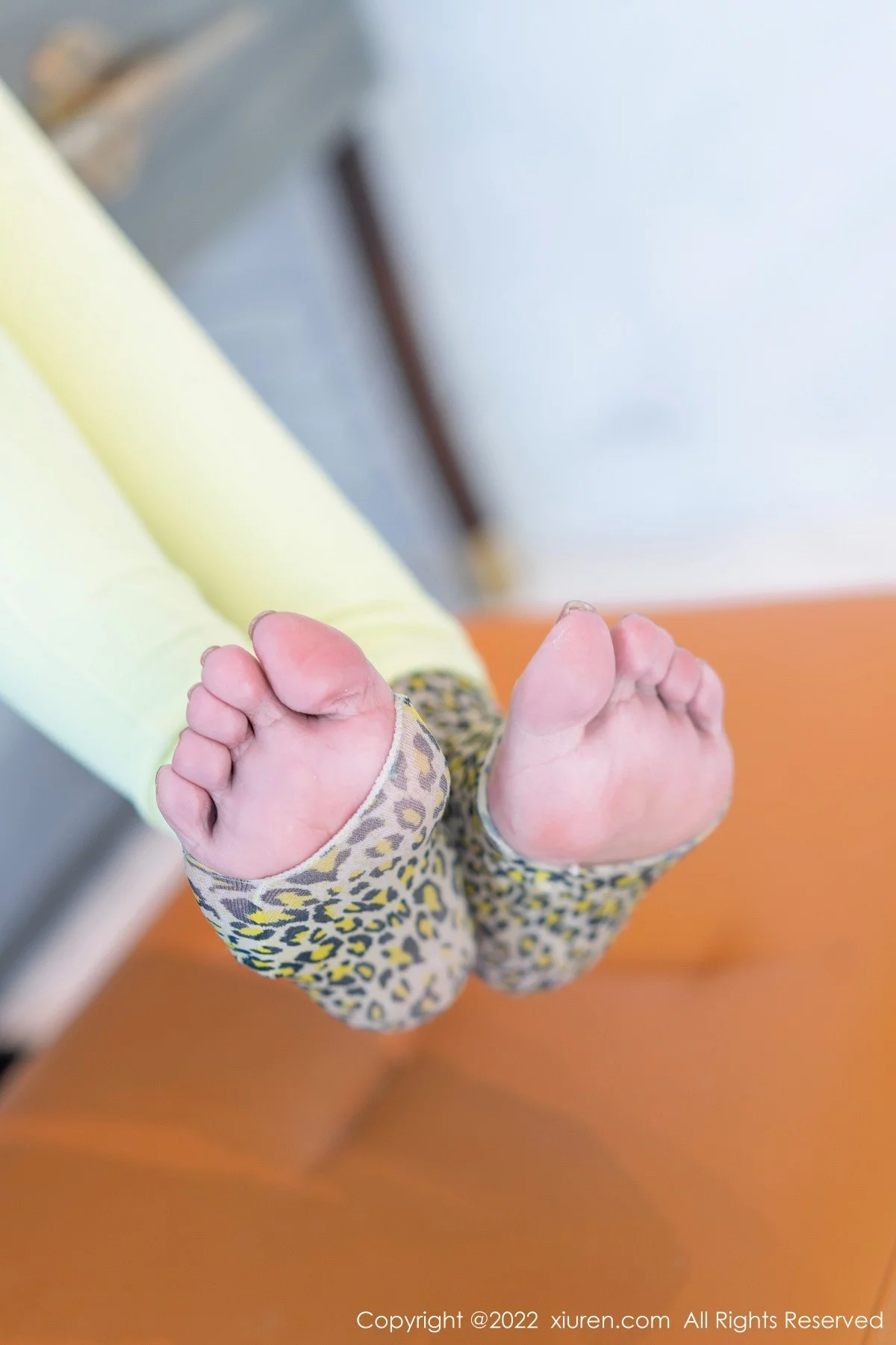 [[XiuRen秀人网]秀人网]No.5113_模特允爾私房脱黄色收身服饰露豹纹连体衣秀丰满身材诱惑写真60P