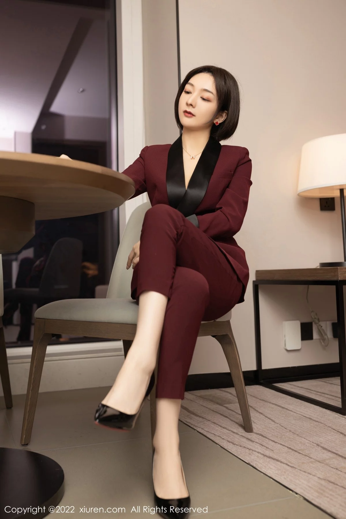 [[XiuRen秀人网]秀人网]No.5111_女神Angela小热巴女老板角色扮演半脱露红色蕾丝内衣诱惑写真72P