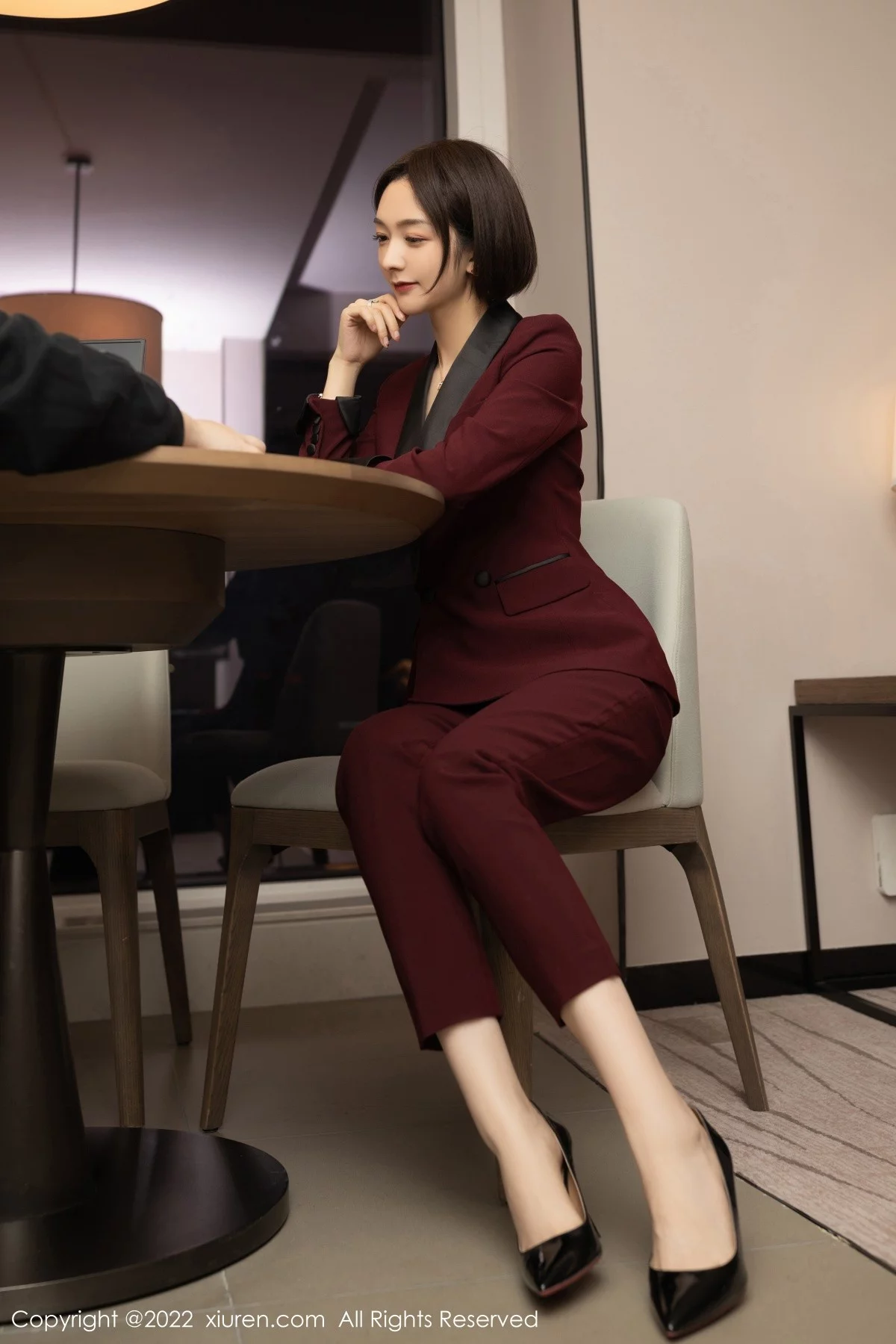 [[XiuRen秀人网]秀人网]No.5111_女神Angela小热巴女老板角色扮演半脱露红色蕾丝内衣诱惑写真72P