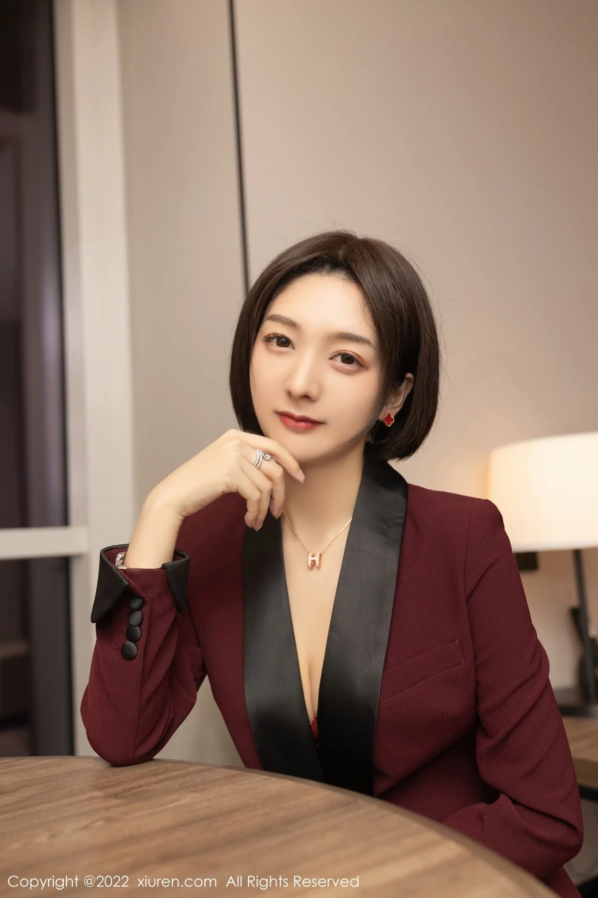 [[XiuRen秀人网]秀人网]No.5111_女神Angela小热巴女老板角色扮演半脱露红色蕾丝内衣诱惑写真72P