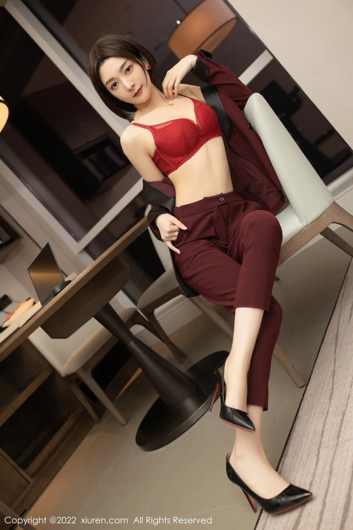 [[XiuRen秀人网]秀人网]No.5111_女神Angela小热巴女老板角色扮演半脱露红色蕾丝内衣诱惑写真72P