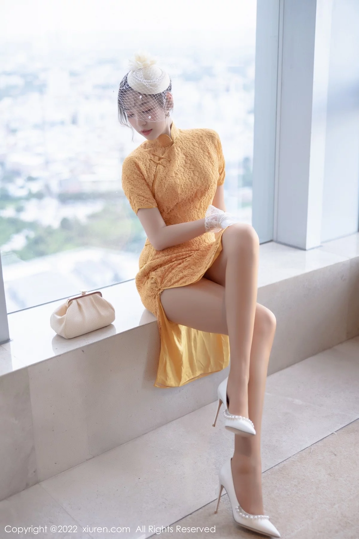 [[XiuRen秀人网]秀人网]No.5029_模特郑颖姗黄色短款旗袍配开档肉丝半脱露白色蕾丝内衣诱惑写真66P