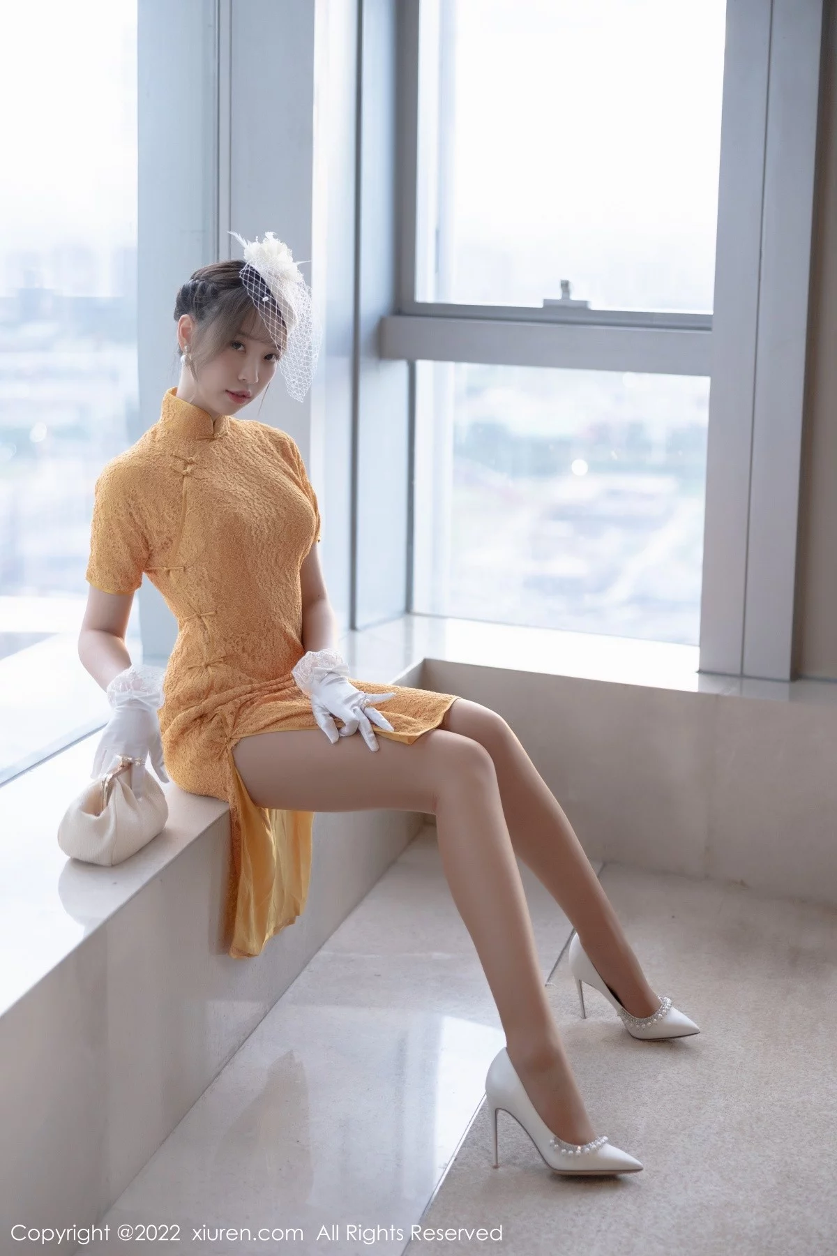 [[XiuRen秀人网]秀人网]No.5029_模特郑颖姗黄色短款旗袍配开档肉丝半脱露白色蕾丝内衣诱惑写真66P