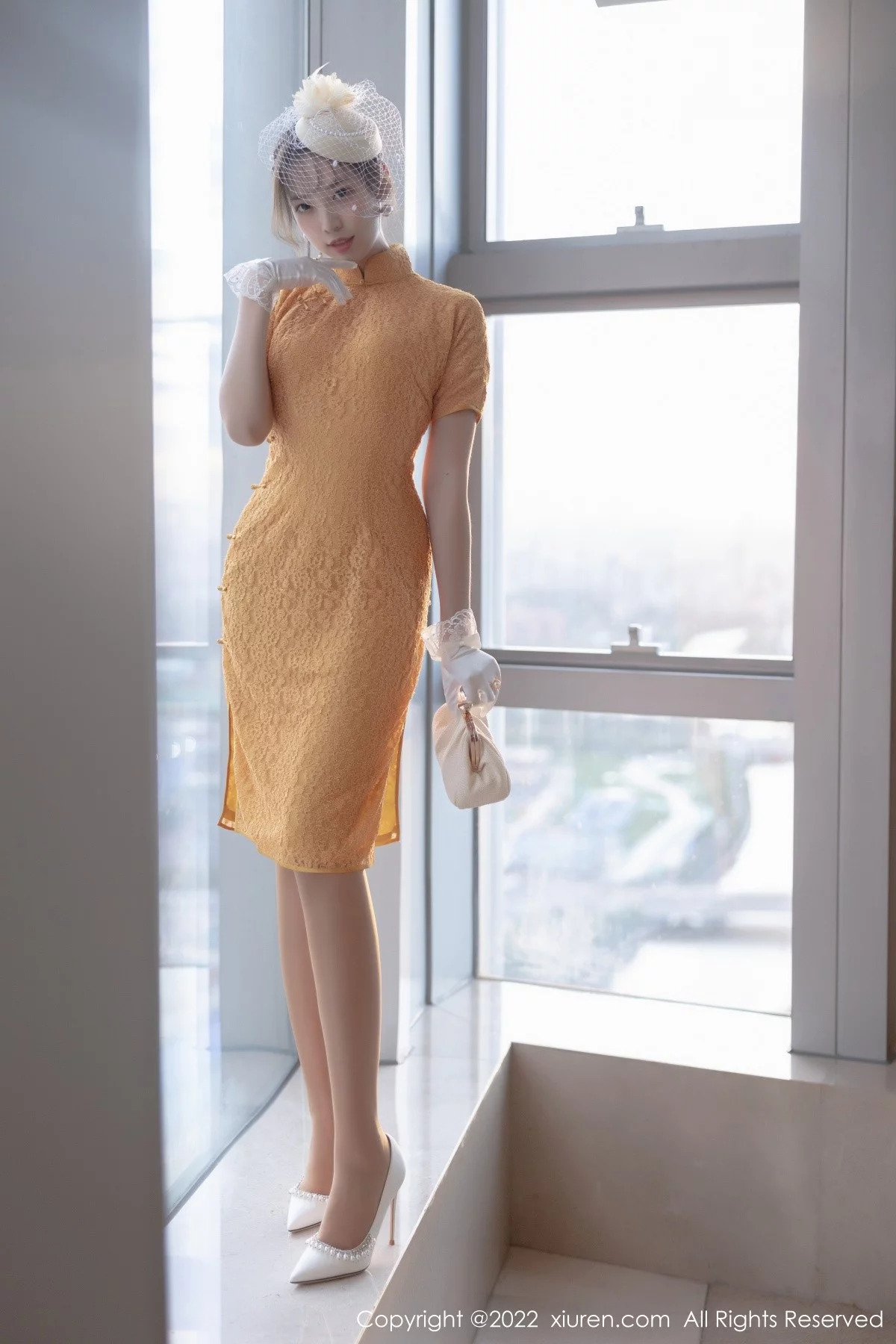 [[XiuRen秀人网]秀人网]No.5029_模特郑颖姗黄色短款旗袍配开档肉丝半脱露白色蕾丝内衣诱惑写真66P