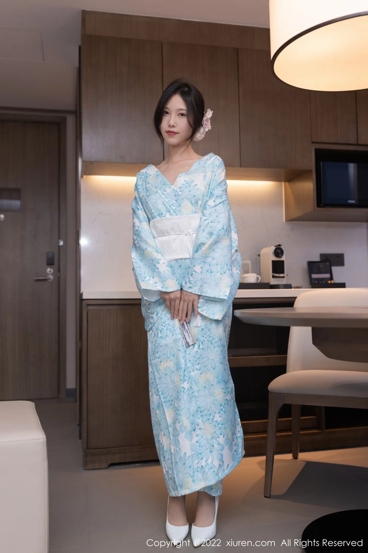 [[XiuRen秀人网]秀人网]No.5118_模特利世室内场景性感淡蓝色和服半脱秀惹火身材极致诱惑写真75P