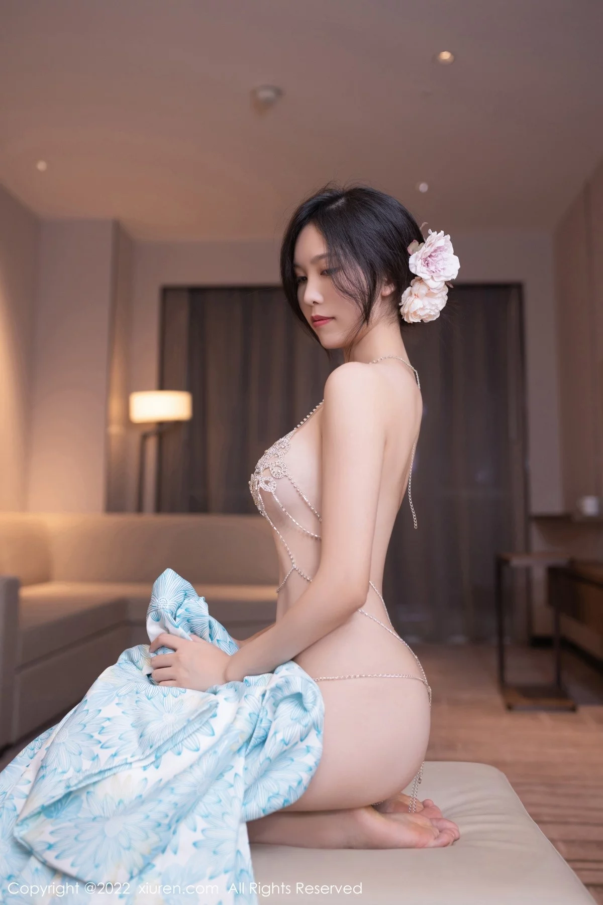 [[XiuRen秀人网]秀人网]No.5118_模特利世室内场景性感淡蓝色和服半脱秀惹火身材极致诱惑写真75P
