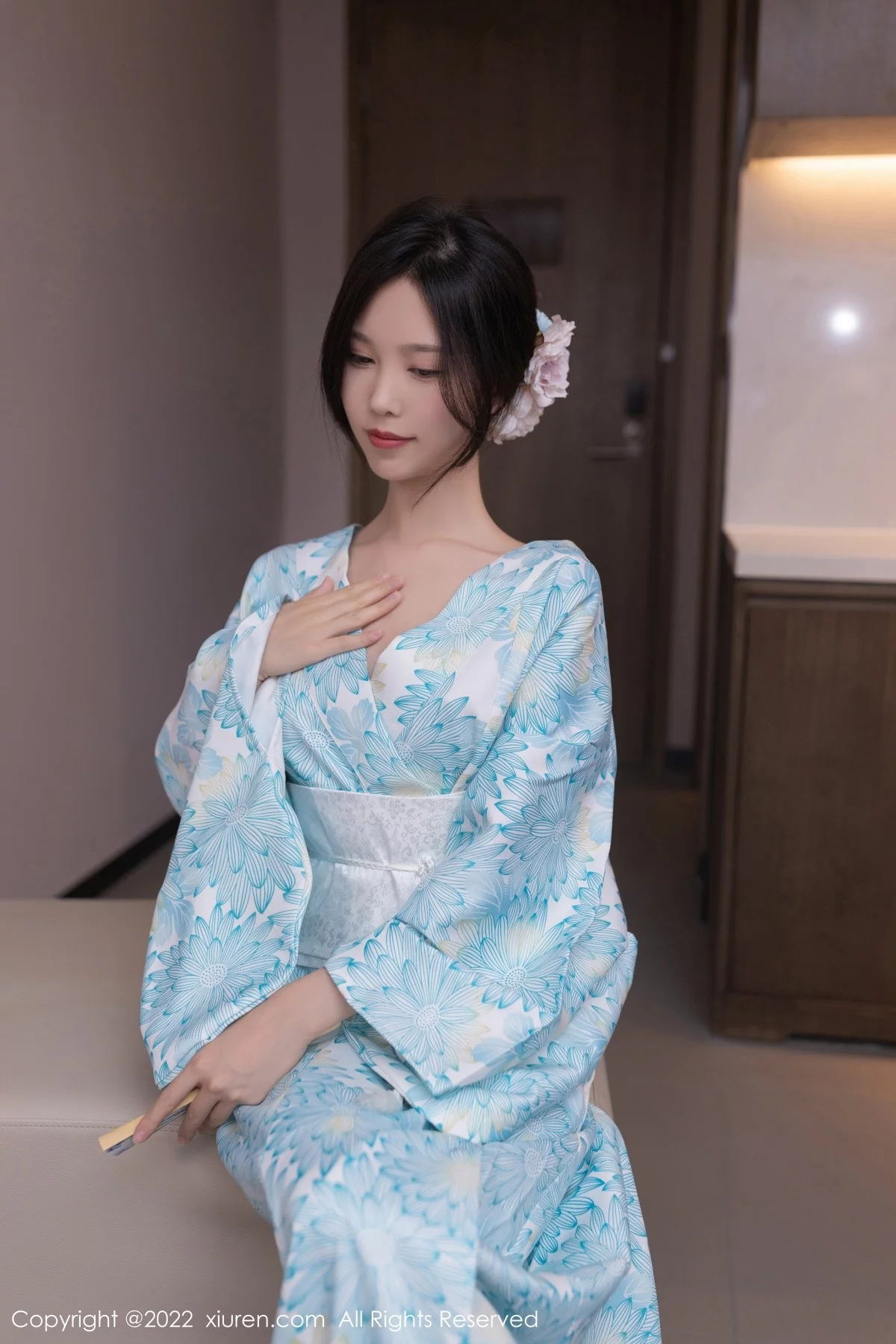 [[XiuRen秀人网]秀人网]No.5118_模特利世室内场景性感淡蓝色和服半脱秀惹火身材极致诱惑写真75P