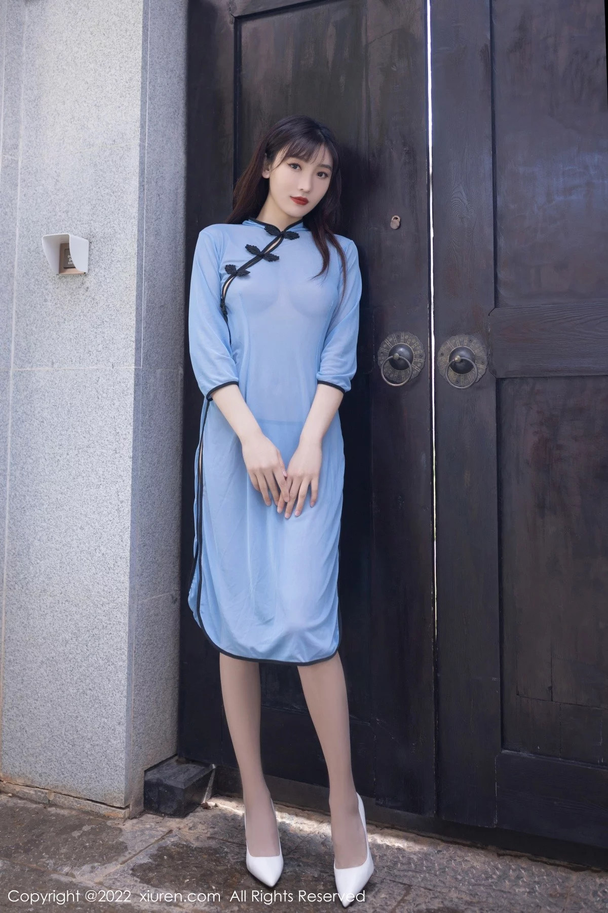 [[XiuRen秀人网]秀人网]No.5126_模特陆萱萱性感民国式蓝色轻透旗袍配原色丝袜撩人诱惑写真80P