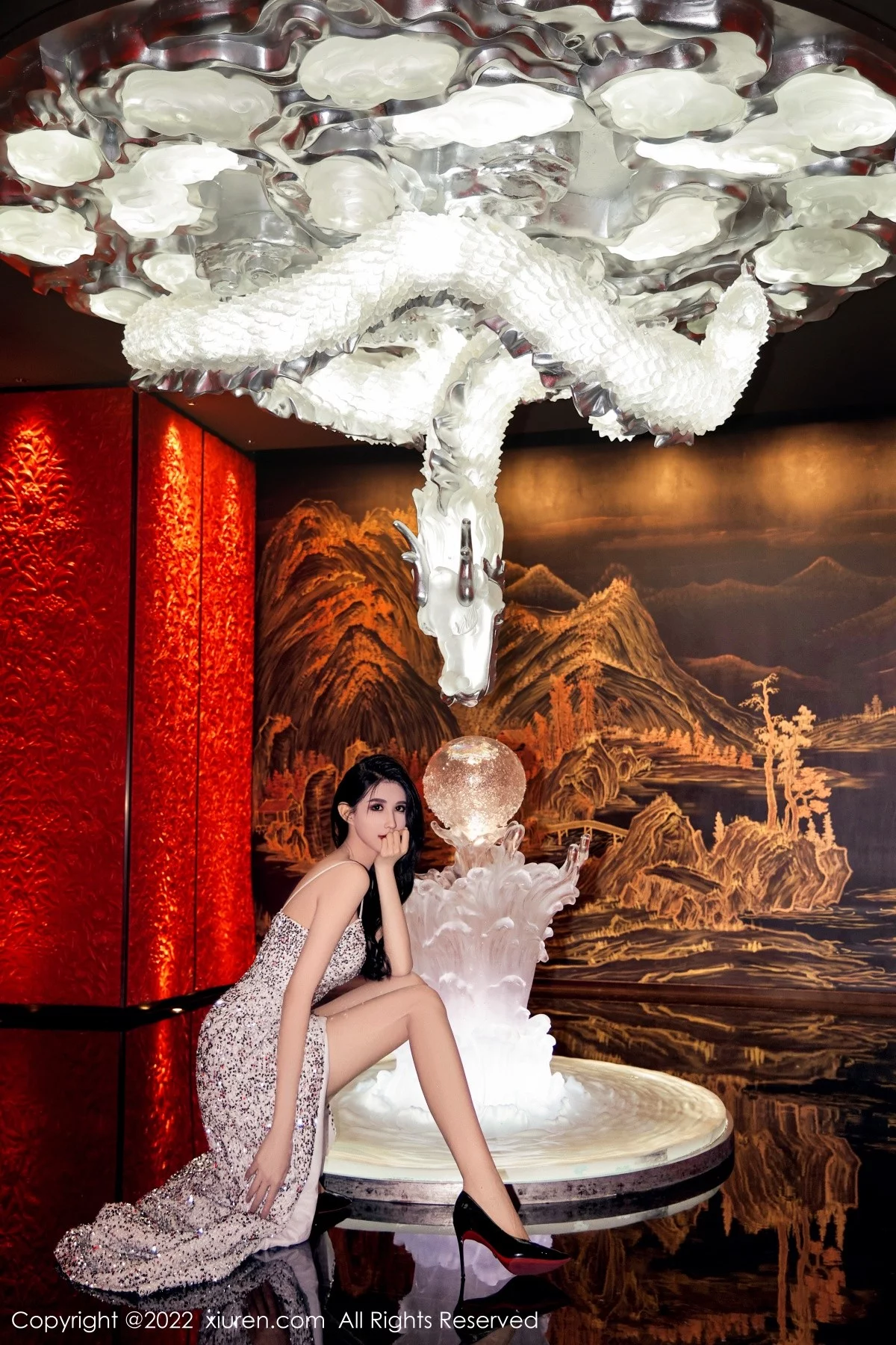 [[XiuRen秀人网]秀人网]No.5121_模特葛征西双版纳旅拍性感高开银色礼裙秀苗条身材诱惑写真51P