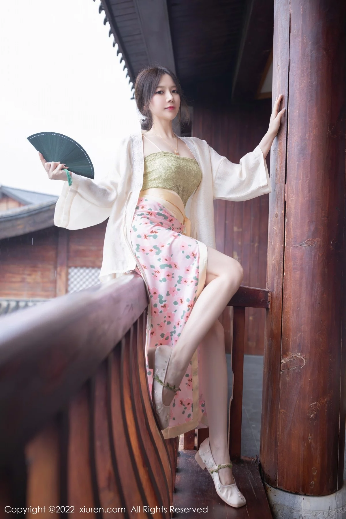 [[XiuRen秀人网]秀人网]No.5130_模特鱼子酱Fish云南旅拍私房浅色古装服饰秀曼妙身材诱惑写真78P