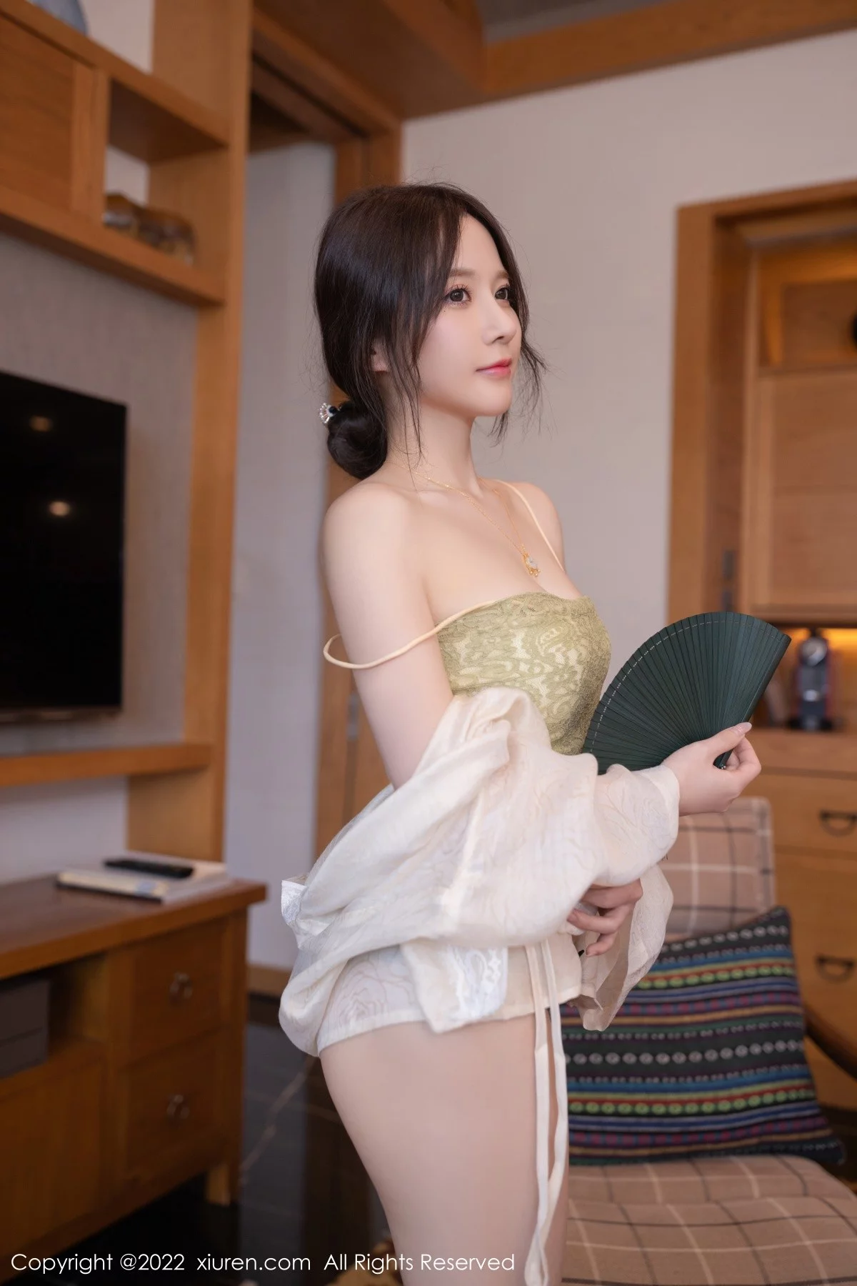 [[XiuRen秀人网]秀人网]No.5130_模特鱼子酱Fish云南旅拍私房浅色古装服饰秀曼妙身材诱惑写真78P