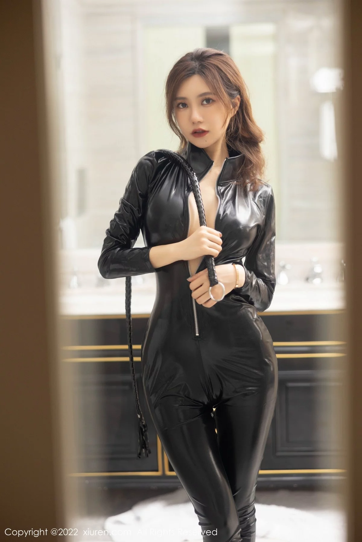 [[XiuRen秀人网]秀人网]No.5131_女神绮里嘉ula海南心愿旅拍脱黑色皮质连体衣露性感内衣诱惑写真96P