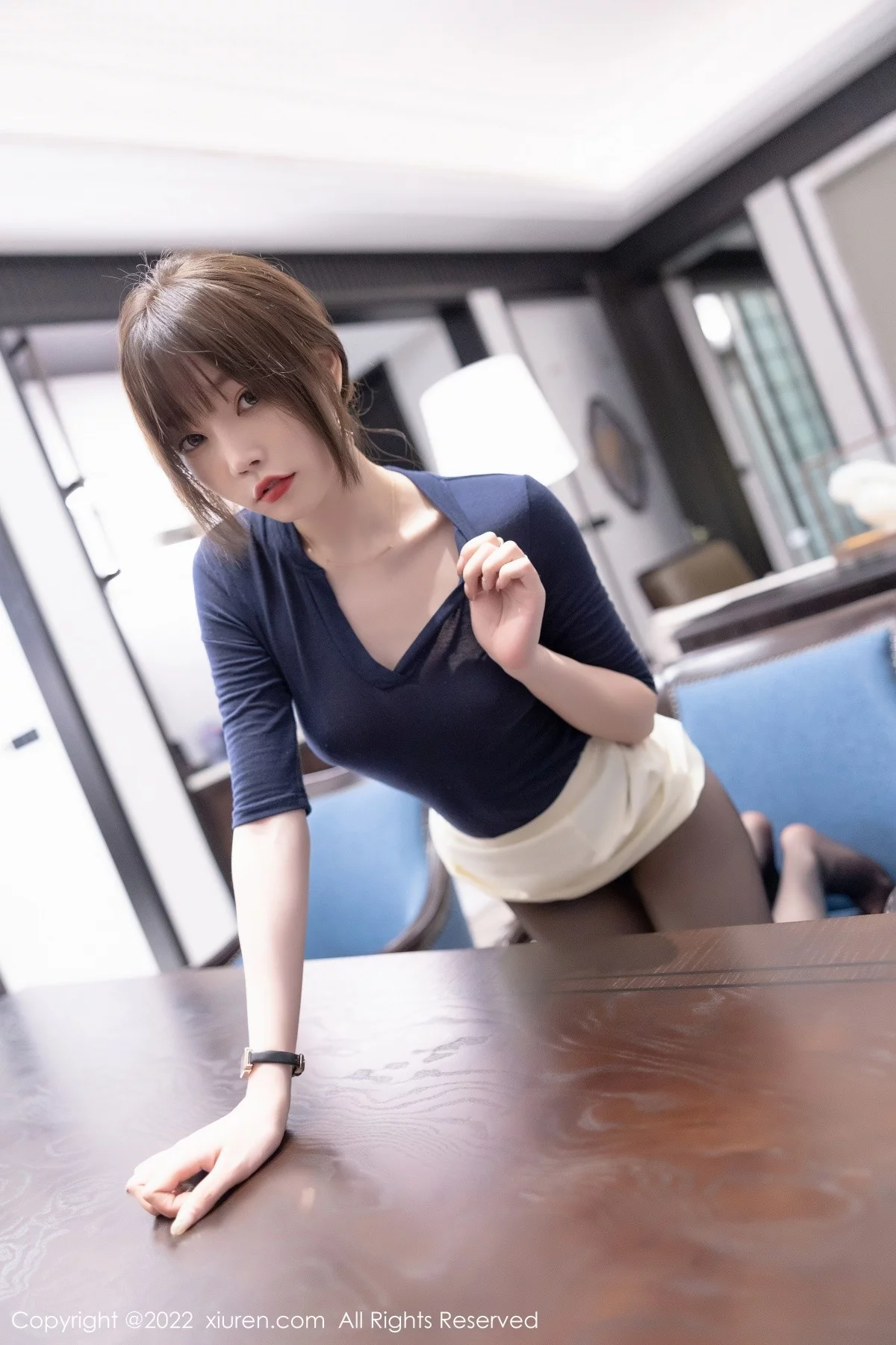 [[XiuRen秀人网]秀人网]No.5132_女神芝芝Booty性感蓝色真空收身上衣配超薄黑丝撩人诱惑写真109P