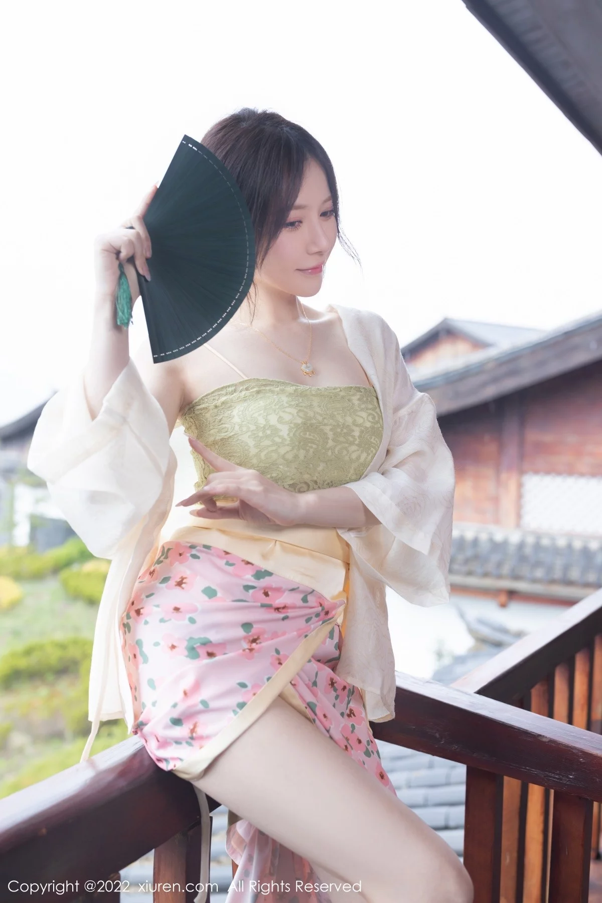 [[XiuRen秀人网]秀人网]No.5130_模特鱼子酱Fish云南旅拍私房浅色古装服饰秀曼妙身材诱惑写真78P