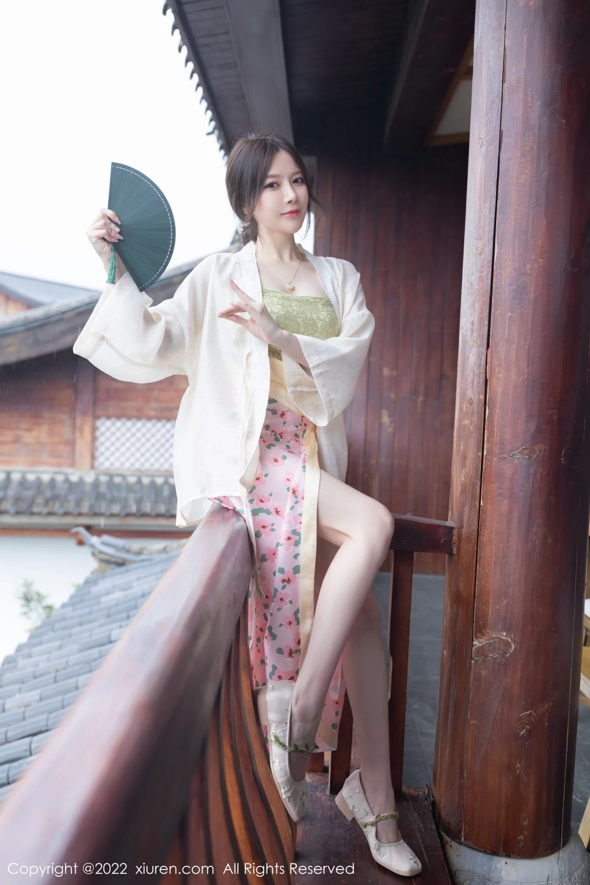 [[XiuRen秀人网]秀人网]No.5130_模特鱼子酱Fish云南旅拍私房浅色古装服饰秀曼妙身材诱惑写真78P