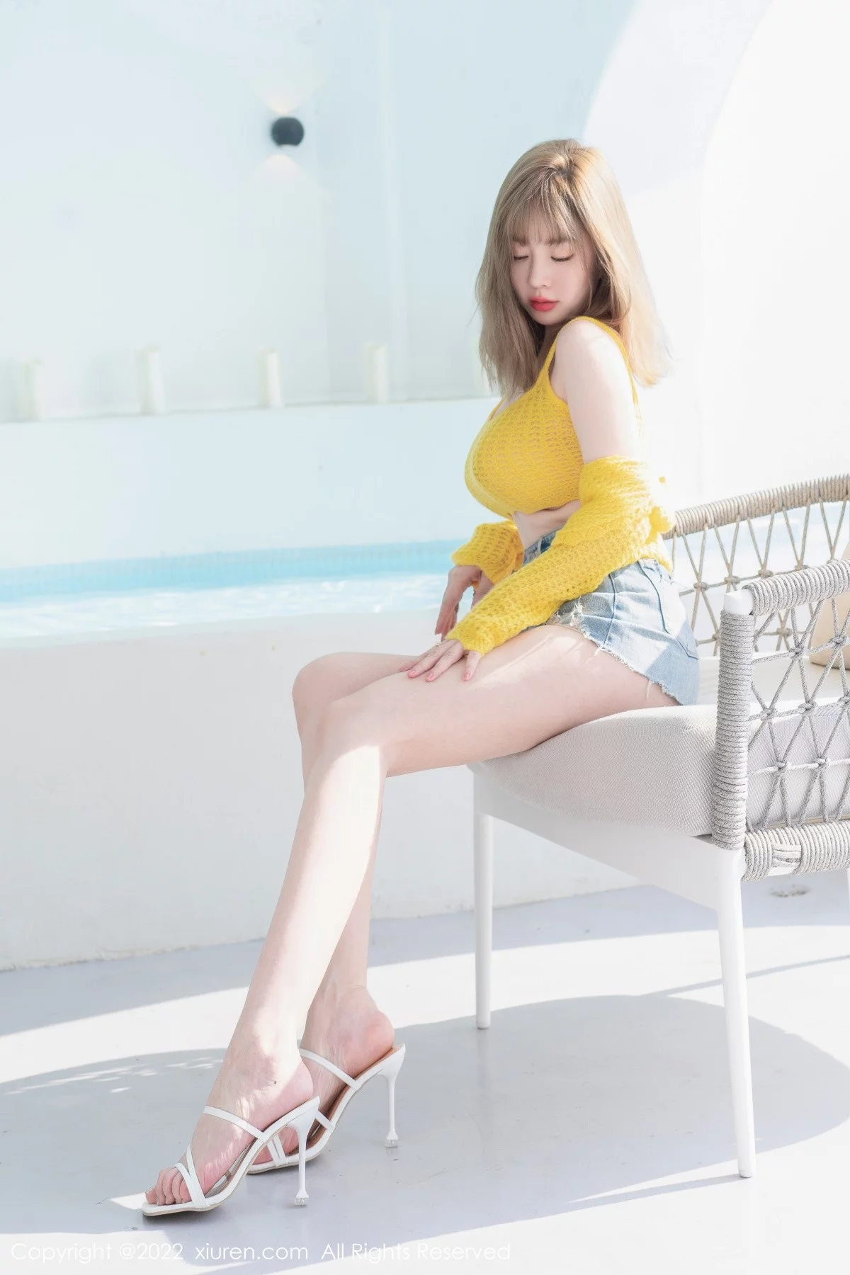 [[XiuRen秀人网]秀人网]No.5129_女神王雨纯大理旅拍黄色收身衣配原色丝袜秀豪乳翘臀诱惑写真53P