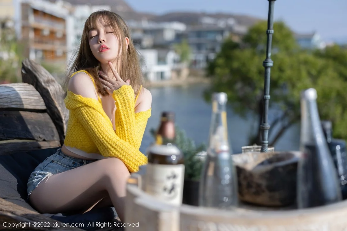 [[XiuRen秀人网]秀人网]No.5129_女神王雨纯大理旅拍黄色收身衣配原色丝袜秀豪乳翘臀诱惑写真53P