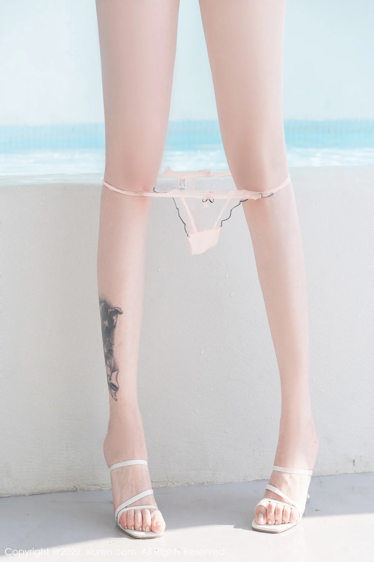 [[XiuRen秀人网]秀人网]No.5129_女神王雨纯大理旅拍黄色收身衣配原色丝袜秀豪乳翘臀诱惑写真53P