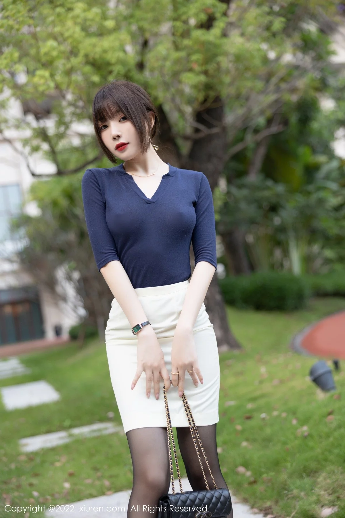 [[XiuRen秀人网]秀人网]No.5132_女神芝芝Booty性感蓝色真空收身上衣配超薄黑丝撩人诱惑写真109P