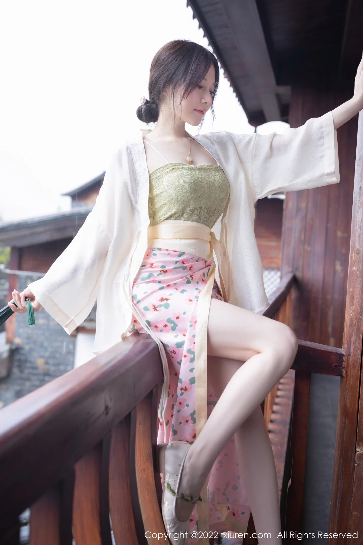 [[XiuRen秀人网]秀人网]No.5130_模特鱼子酱Fish云南旅拍私房浅色古装服饰秀曼妙身材诱惑写真78P