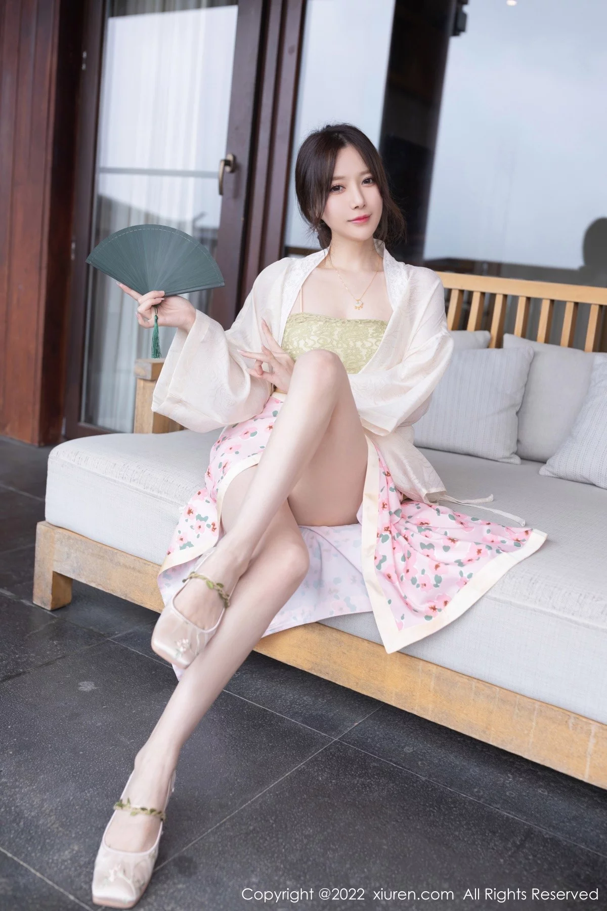 [[XiuRen秀人网]秀人网]No.5130_模特鱼子酱Fish云南旅拍私房浅色古装服饰秀曼妙身材诱惑写真78P